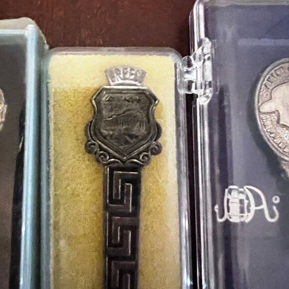 Set Of 7 Collectible Silver Plated Souvenir Spoons With Various Designs - Picture 5 of 9